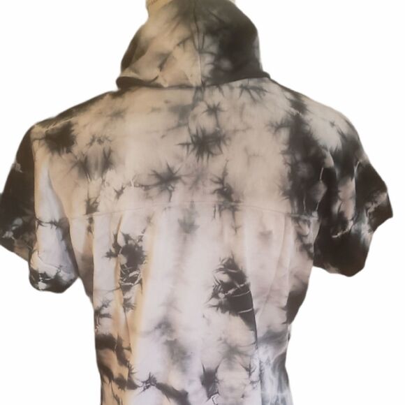 NWT GO COUTURE white tie dye fleece top - Picture 3 of 6